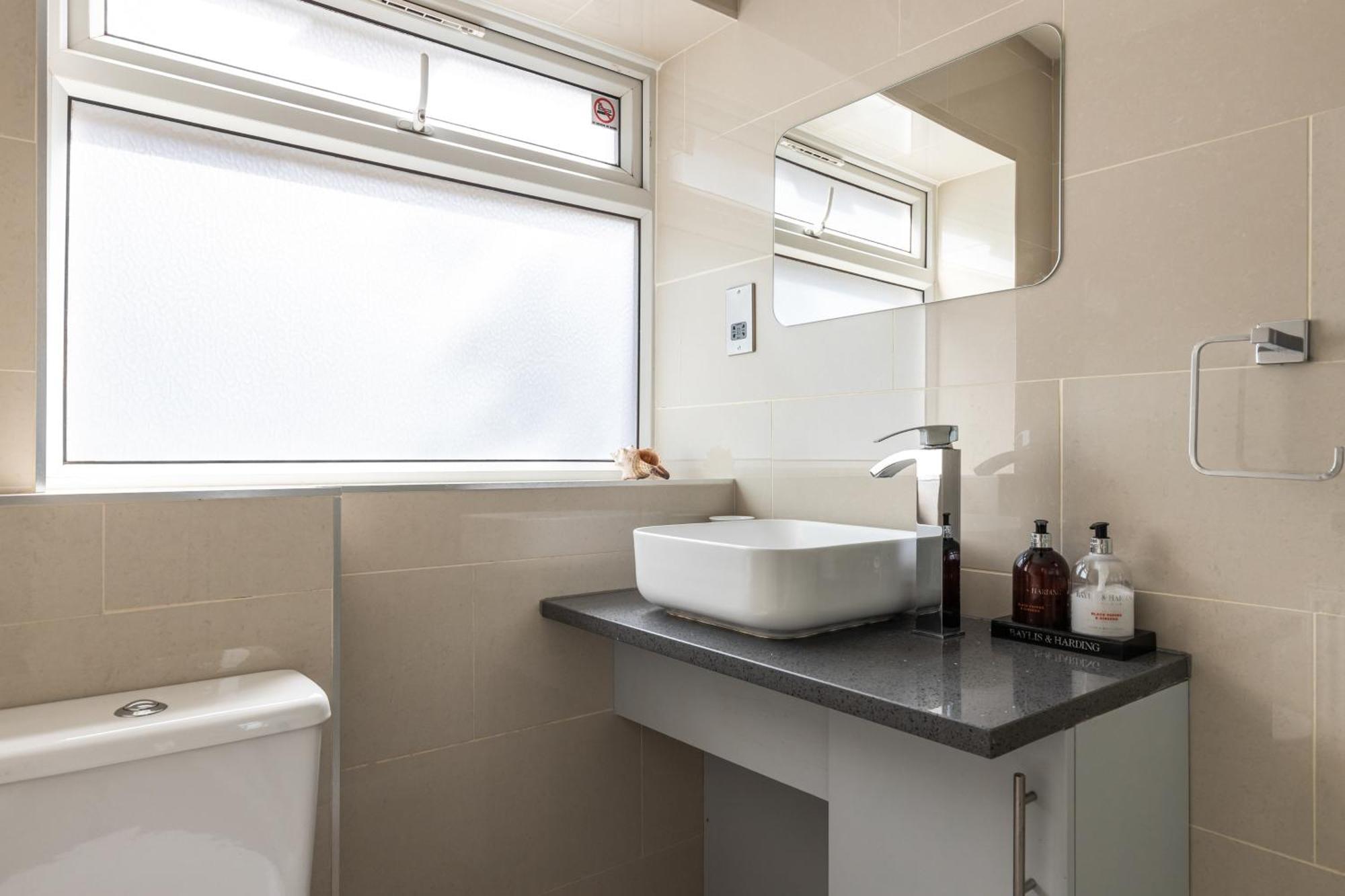 King Studio Apartment With Garden And Parking Ealing Exterior photo