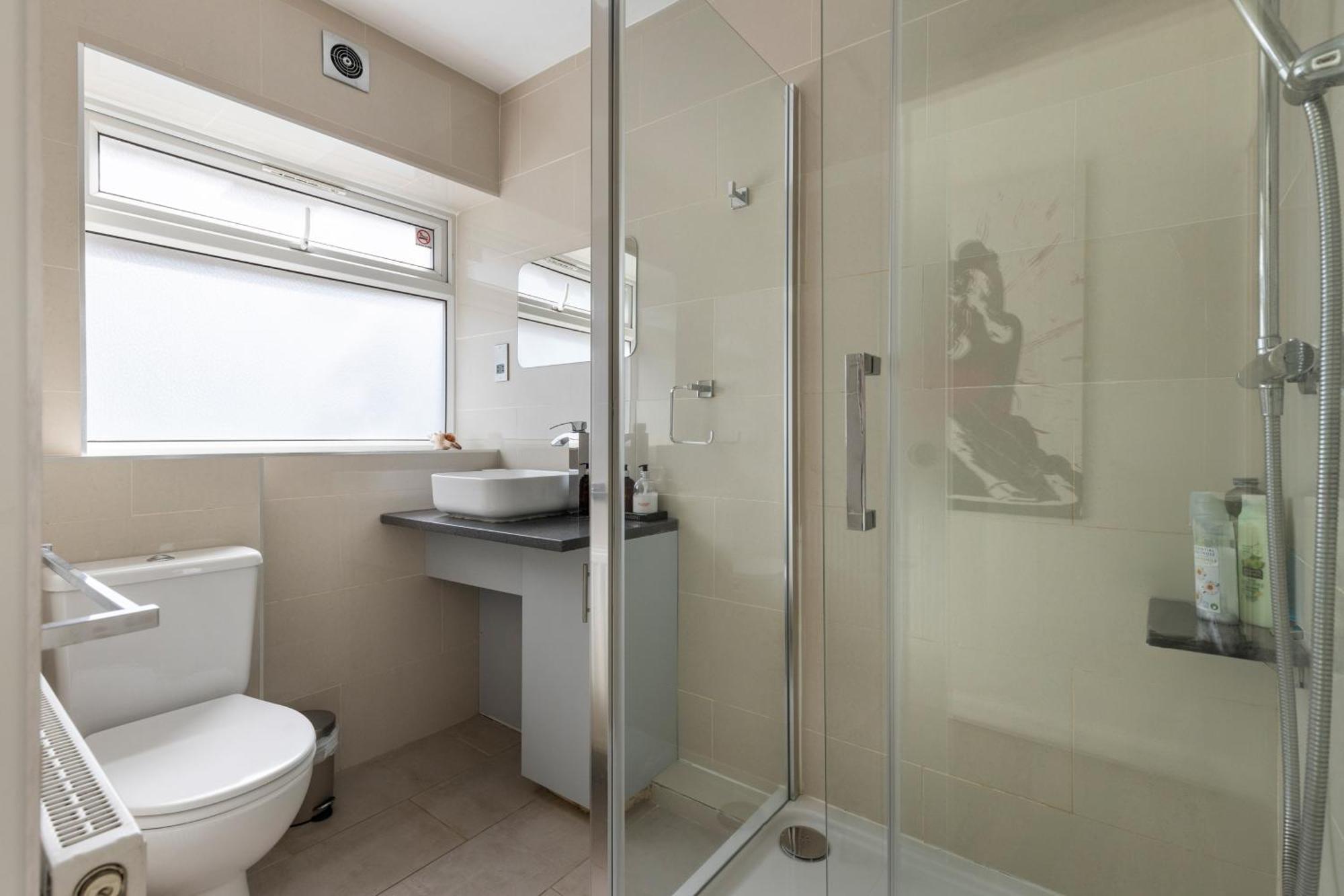 King Studio Apartment With Garden And Parking Ealing Exterior photo